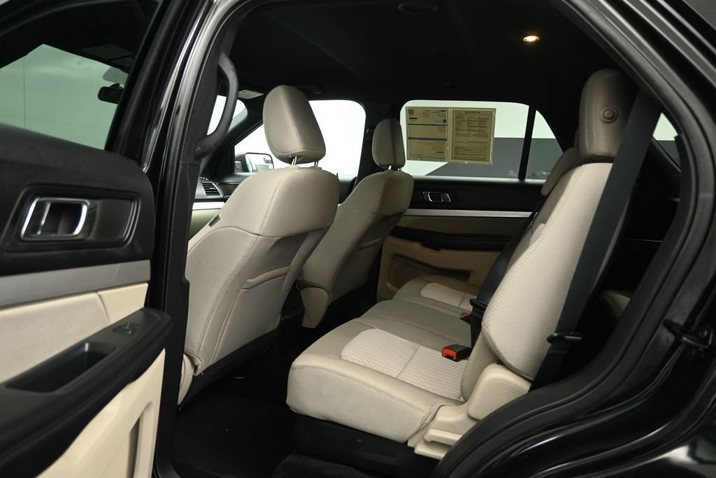 Certified 2018 Ford Explorer FWD image 16