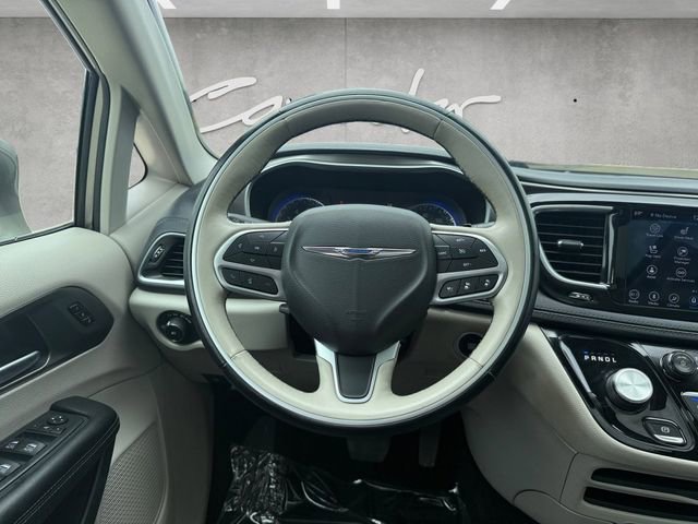 Used 2018 Chrysler Pacifica Limited w/ Tire & Wheel Group FWD image 22