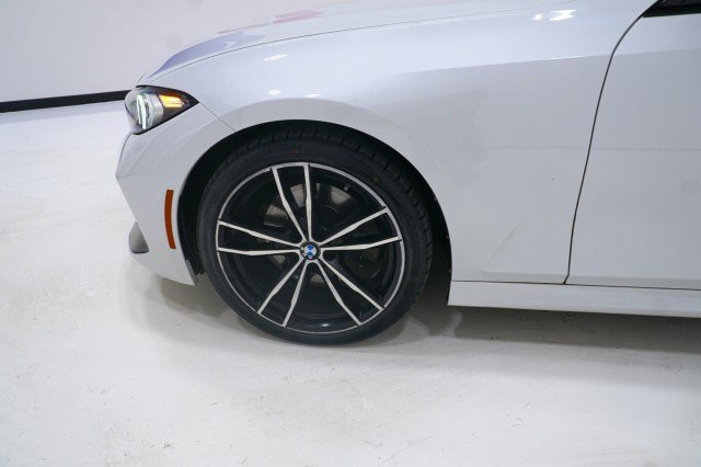 Used 2023 BMW 330i Sedan w/ M Sport Package RWD image 10