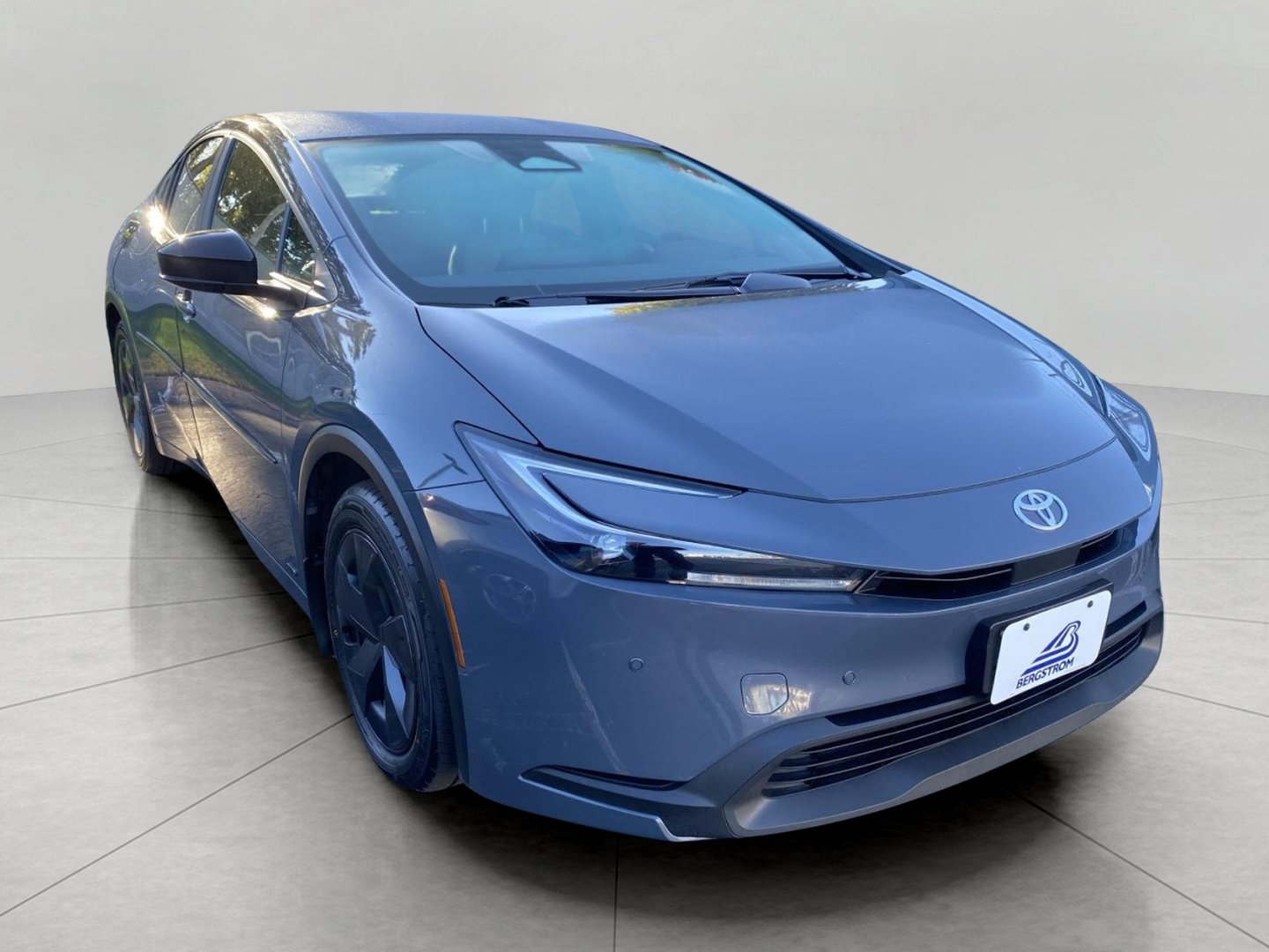 Used 2024 Toyota Prius LE AWD/4WD image 1