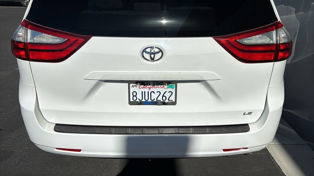 Used 2019 Toyota Sienna LE w/ Carpet Mat Package FWD image 7