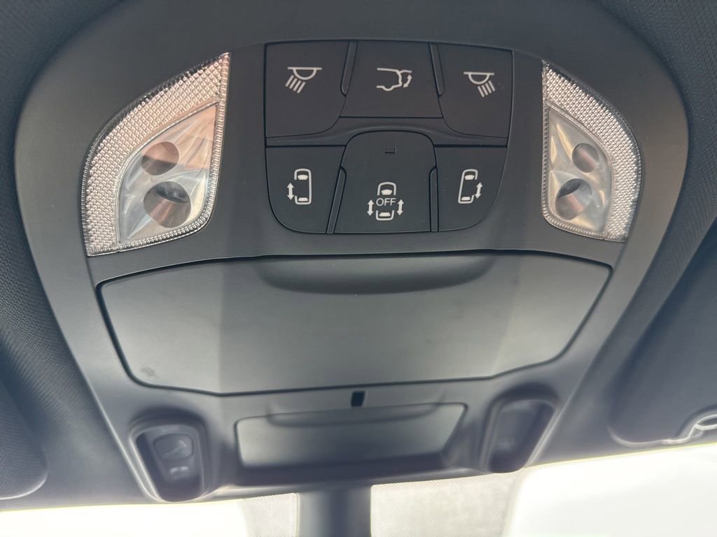 Used 2025 Chrysler Pacifica Limited image 58