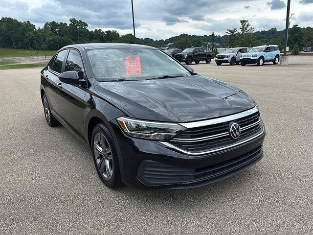 Used 2023 Volkswagen Jetta SE w/ Panoramic Sunroof Package FWD image 6