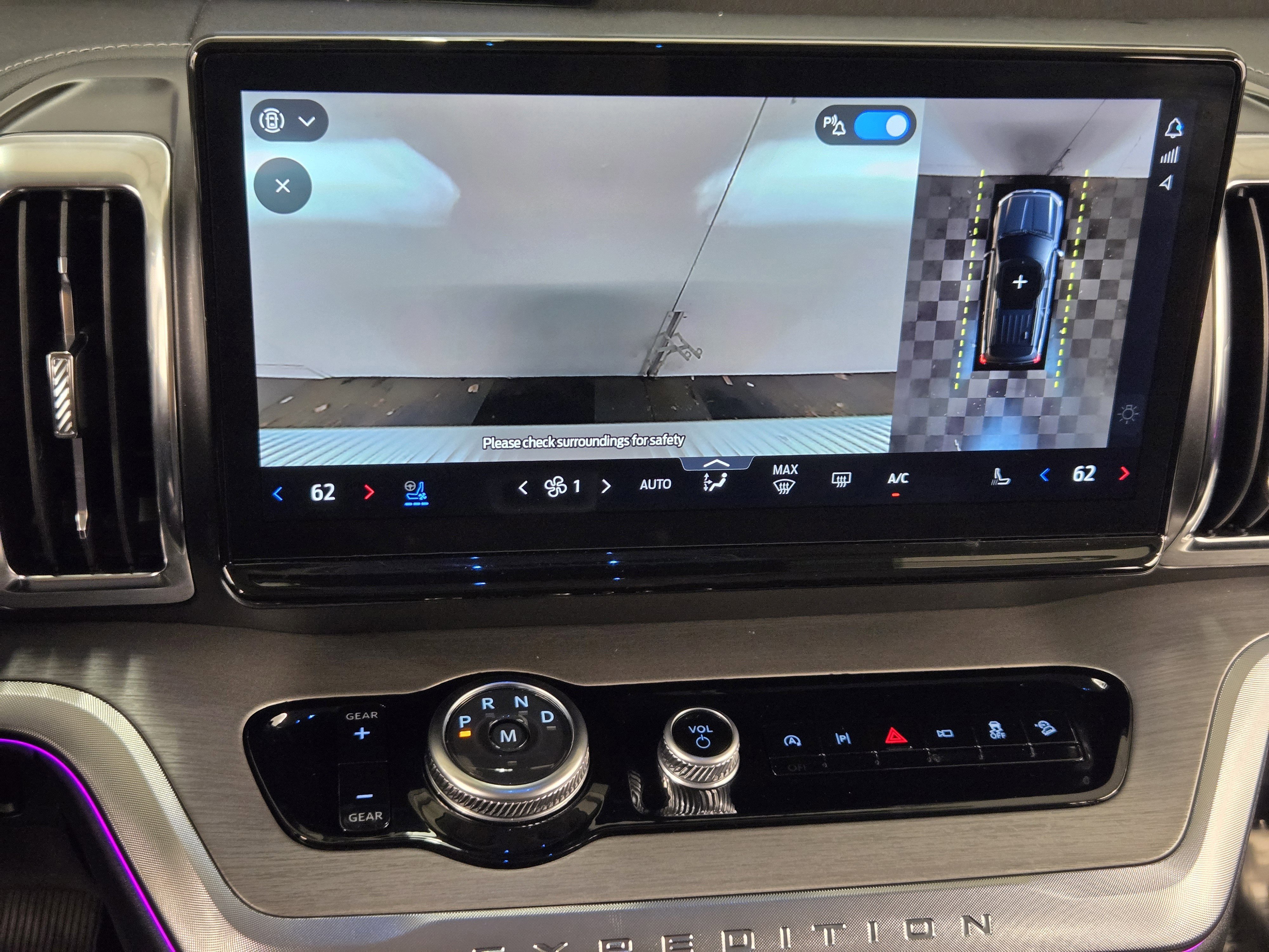 Certified 2025 Ford Expedition Platinum w/ Driver's Package AWD/4WD image 19