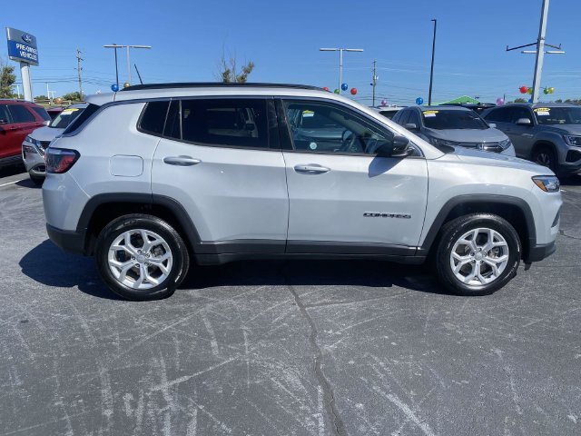 Used 2024 Jeep Compass Latitude AWD/4WD image 8