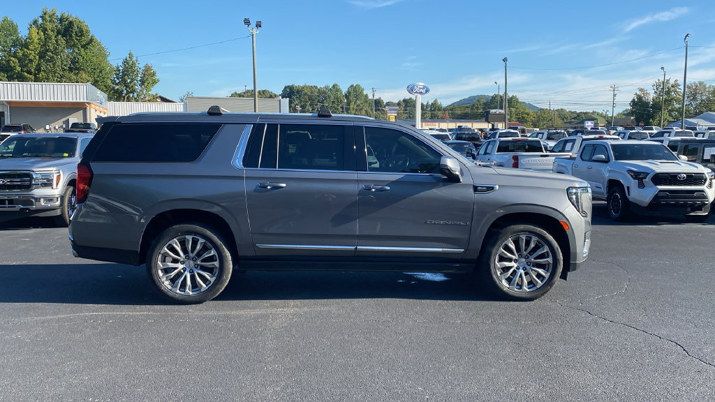 Used 2022 GMC Yukon XL Denali w/ Advanced Technology Package RWD image 4