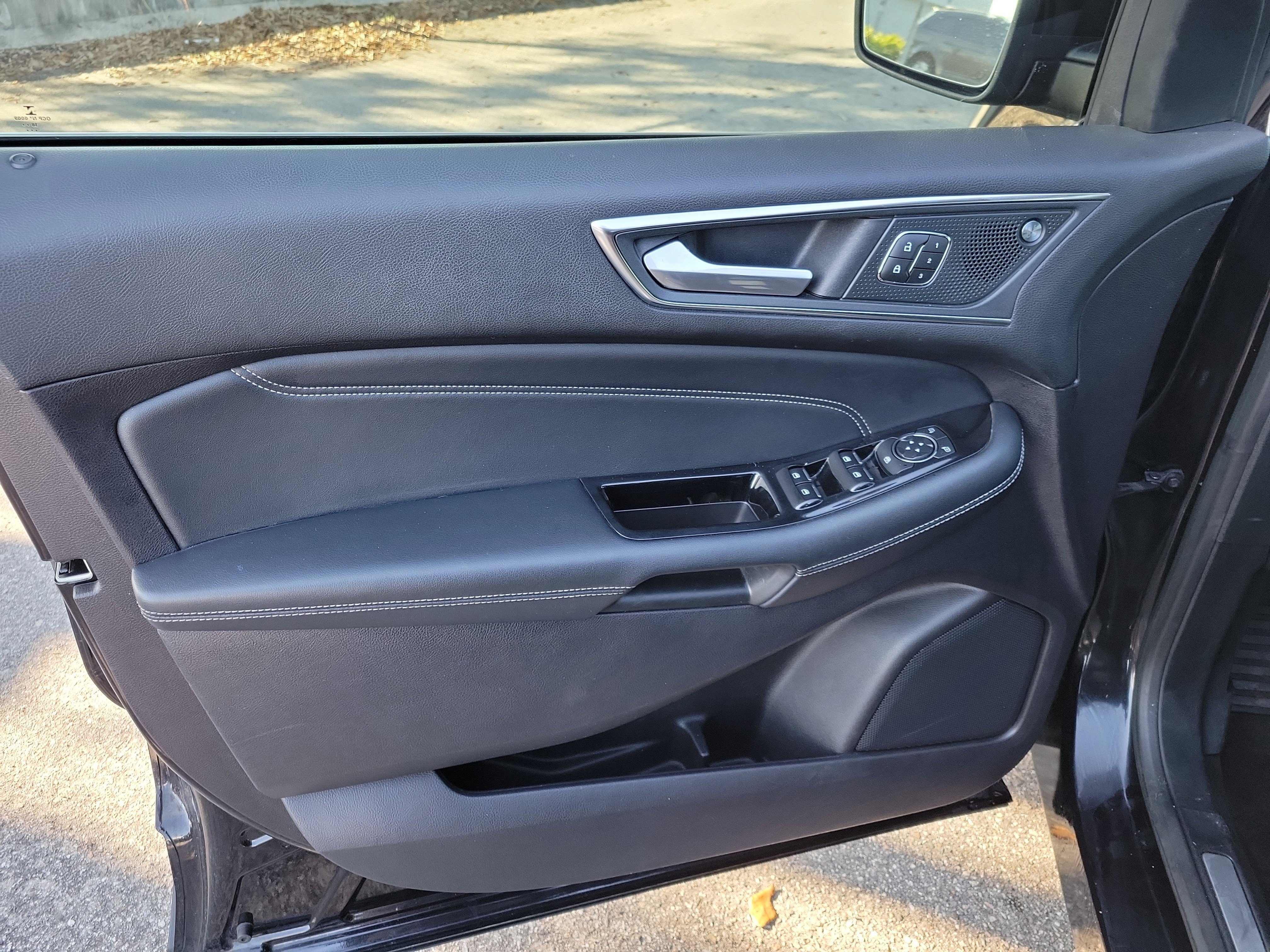 Certified 2019 Ford Edge Titanium w/ Equipment Group 301A image 5