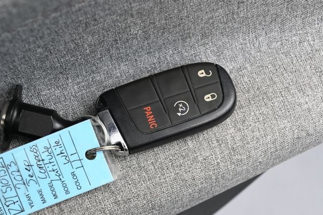 Used 2023 Jeep Compass Latitude AWD/4WD image 35