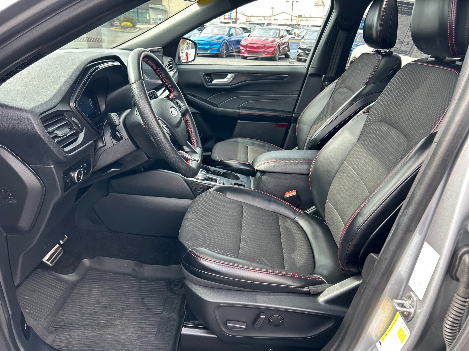 Certified 2024 Ford Escape ST-Line Select w/ Tech Pack #2 image 7