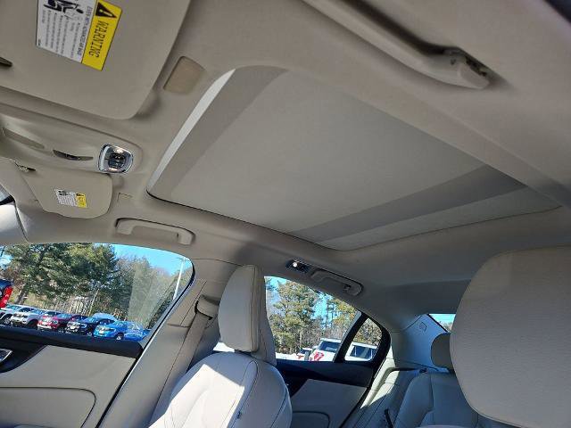 Used 2019 Volvo S60 T6 Momentum w/ Multimedia Package image 12