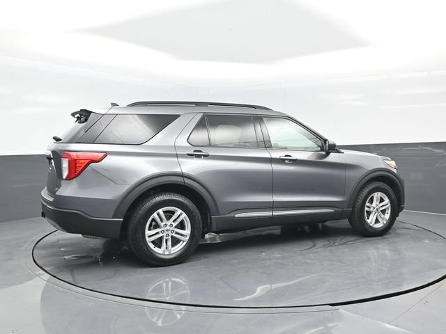 Certified 2023 Ford Explorer XLT w/ Equipment Group 202A AWD/4WD image 3