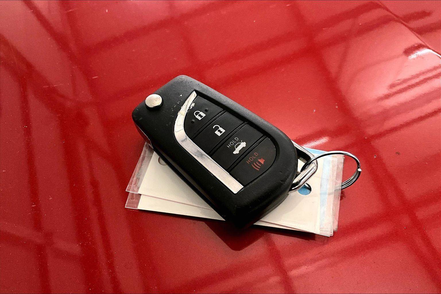 Used 2021 Toyota Corolla LE image 9