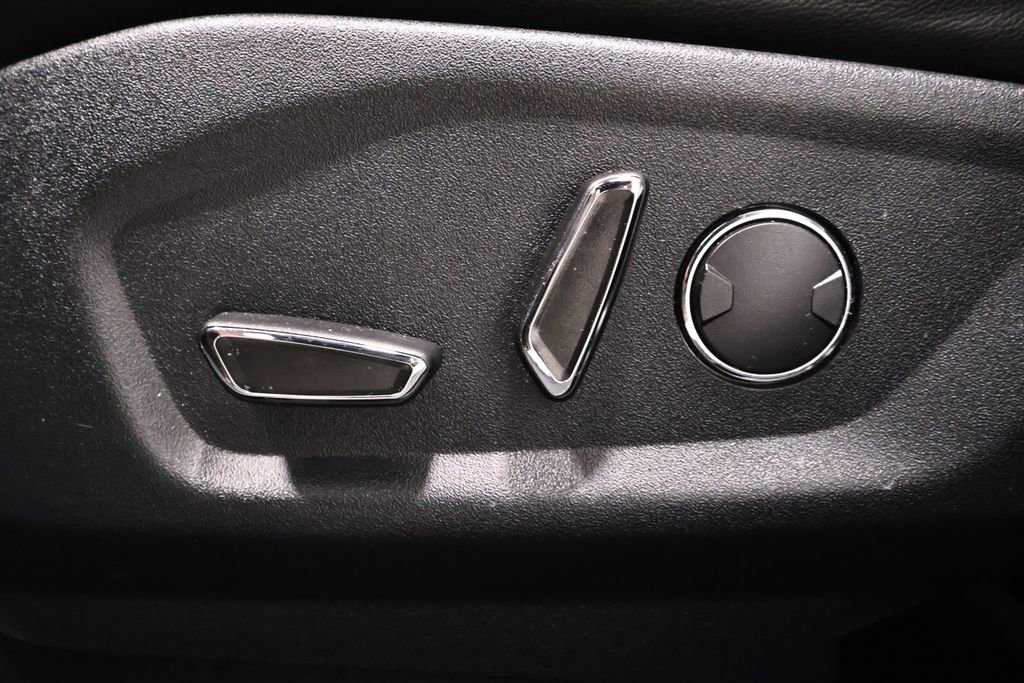 Certified 2018 Ford Explorer XLT w/ Equipment Group 202A image 17