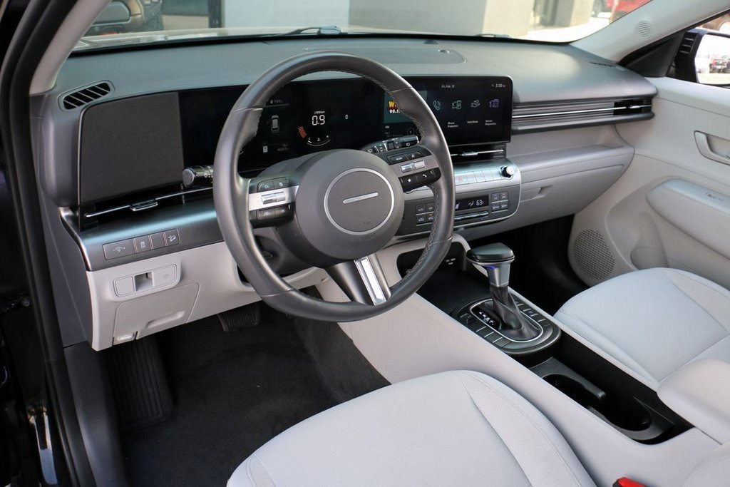 Used 2025 Hyundai Kona SEL image 16