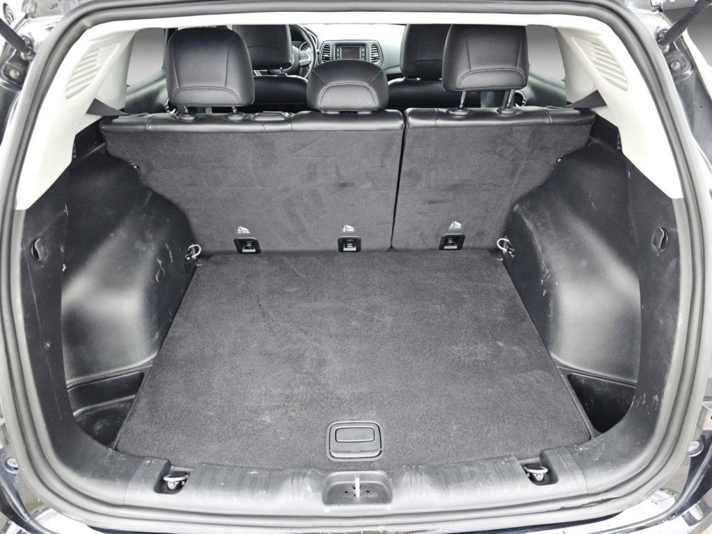 Used 2018 Jeep Compass Latitude image 23