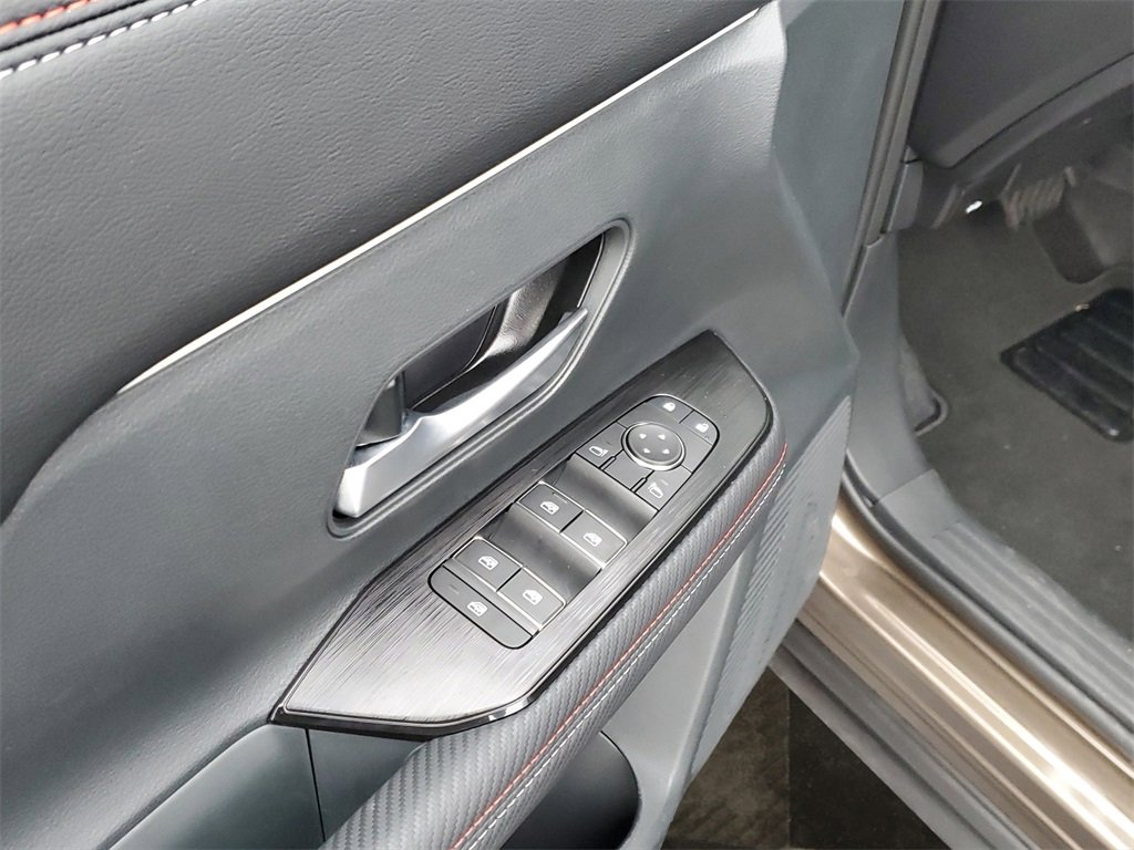 Used 2025 Nissan Kicks SR image 15