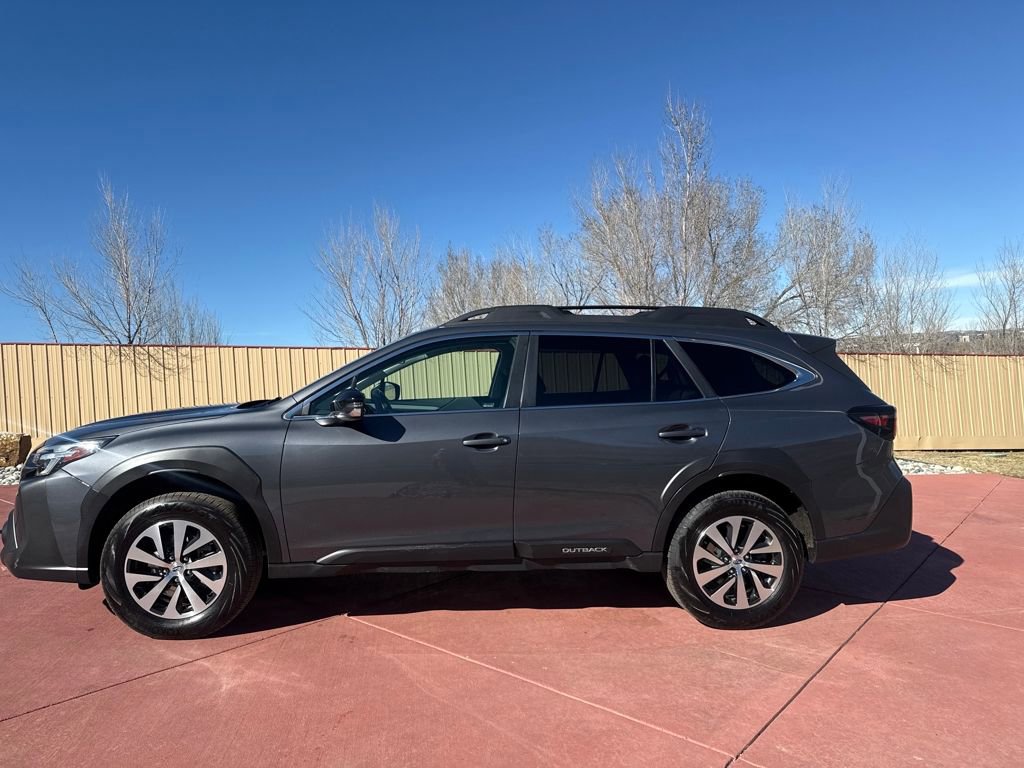 Used 2023 Subaru Outback Premium image 2