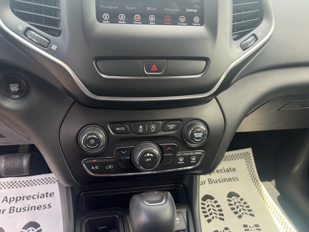 Used 2019 Jeep Cherokee Latitude Plus FWD image 27