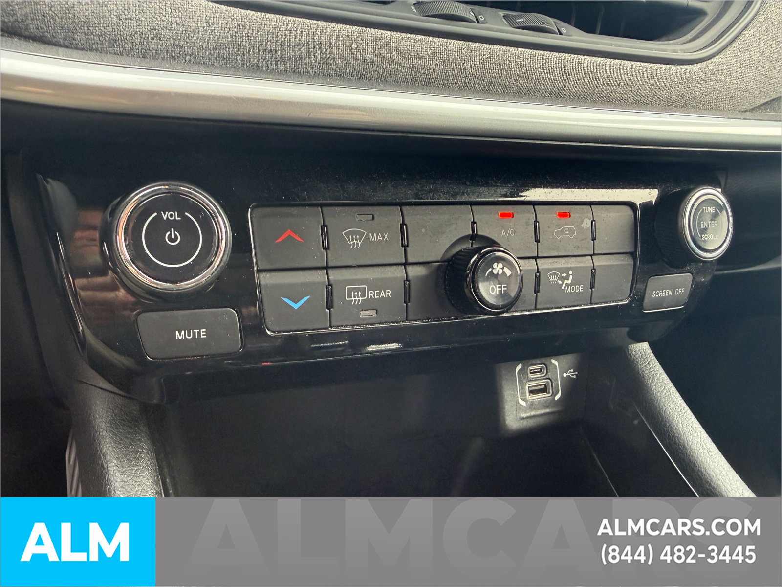 Used 2024 Jeep Compass Latitude AWD/4WD image 23