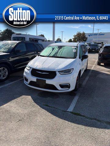 Used 2024 Chrysler Pacifica Limited FWD image 1