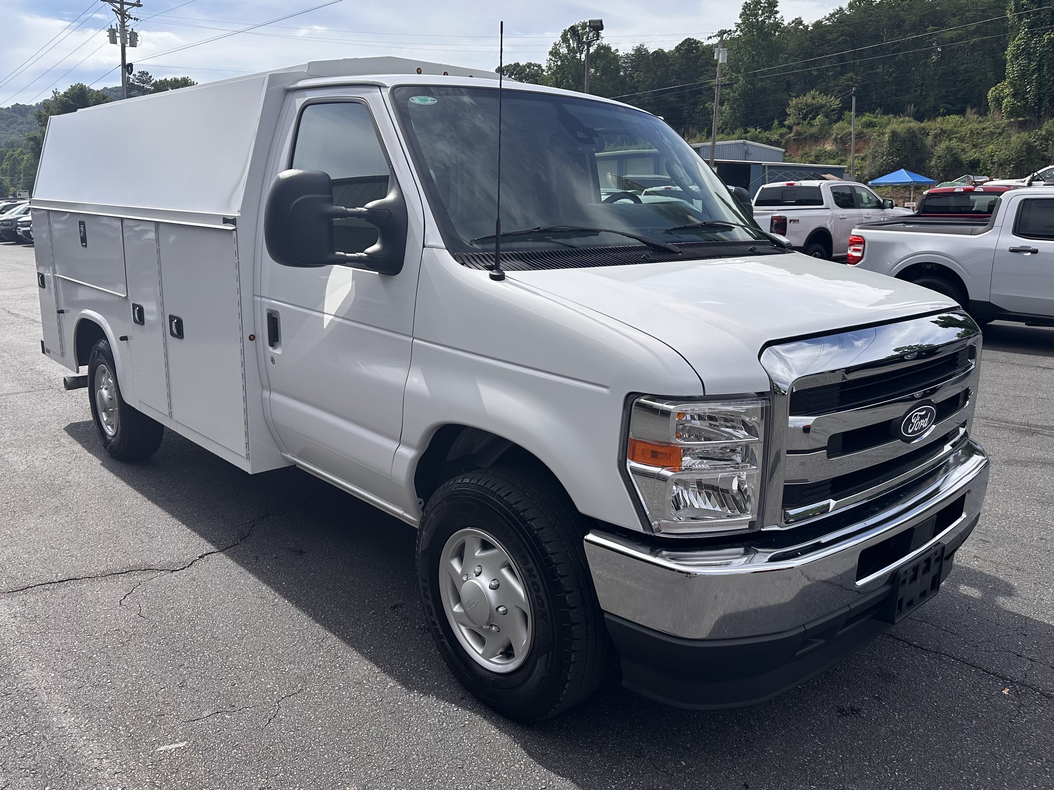 Certified 2026 Ford E-350 and Econoline 350 Super Duty w/ Power Equipment Group RWD image 4