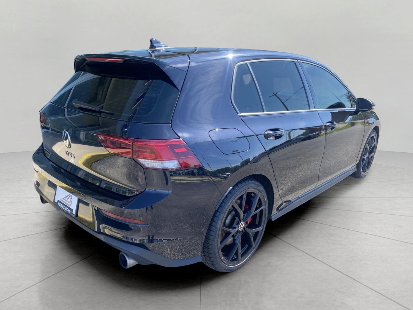 Used 2024 Volkswagen GTI SE FWD image 8