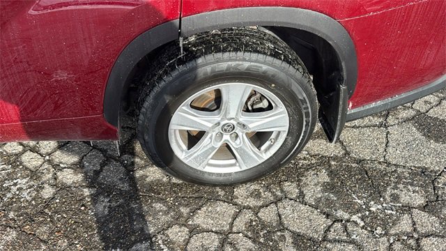 Used 2021 Toyota Highlander LE image 27