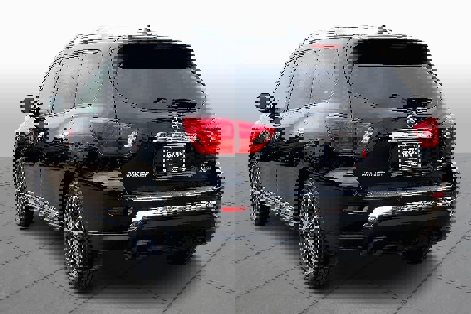 Used 2019 Nissan Pathfinder Platinum image 11