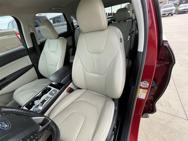 Certified 2019 Ford Edge Titanium w/ Cold Weather Package AWD/4WD image 17