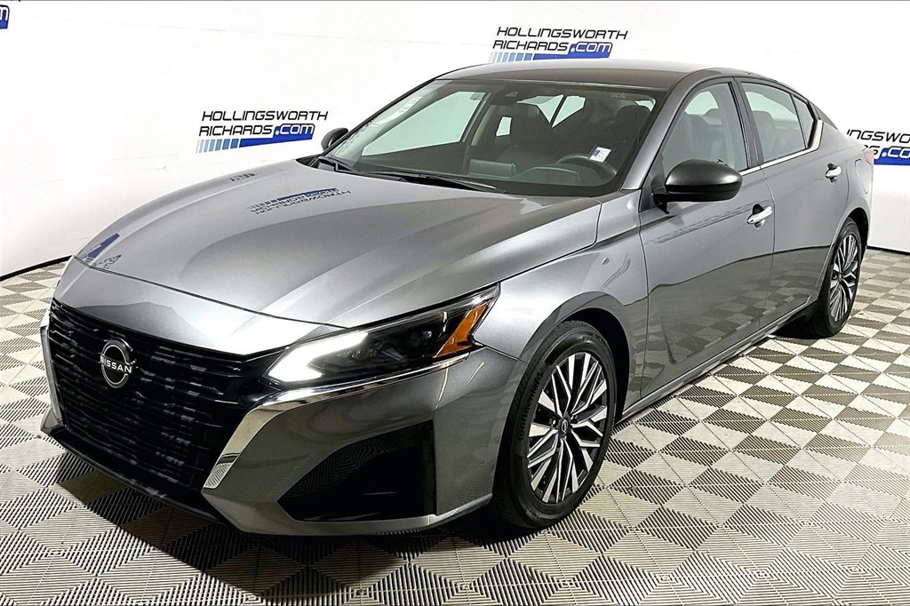 Used 2024 Nissan Altima 2.5 SV