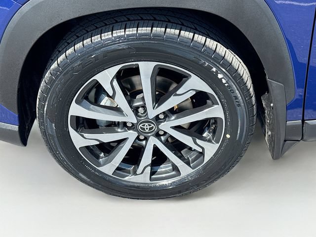 Used 2024 Toyota Corolla Cross XLE w/ Convenience Package AWD/4WD image 39