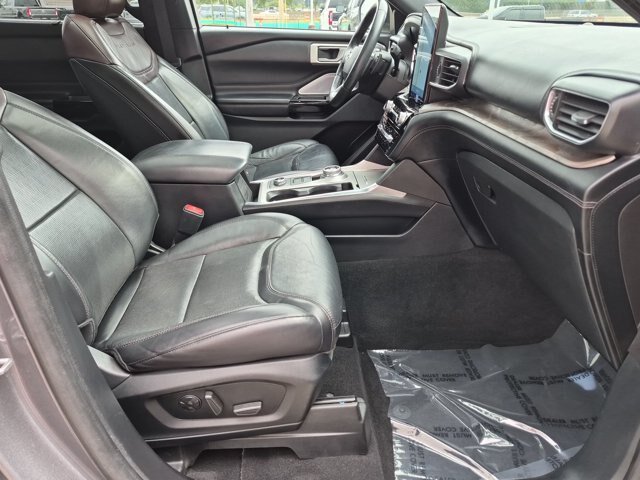Certified 2021 Ford Explorer Platinum w/ Equipment Group 601A AWD/4WD image 40
