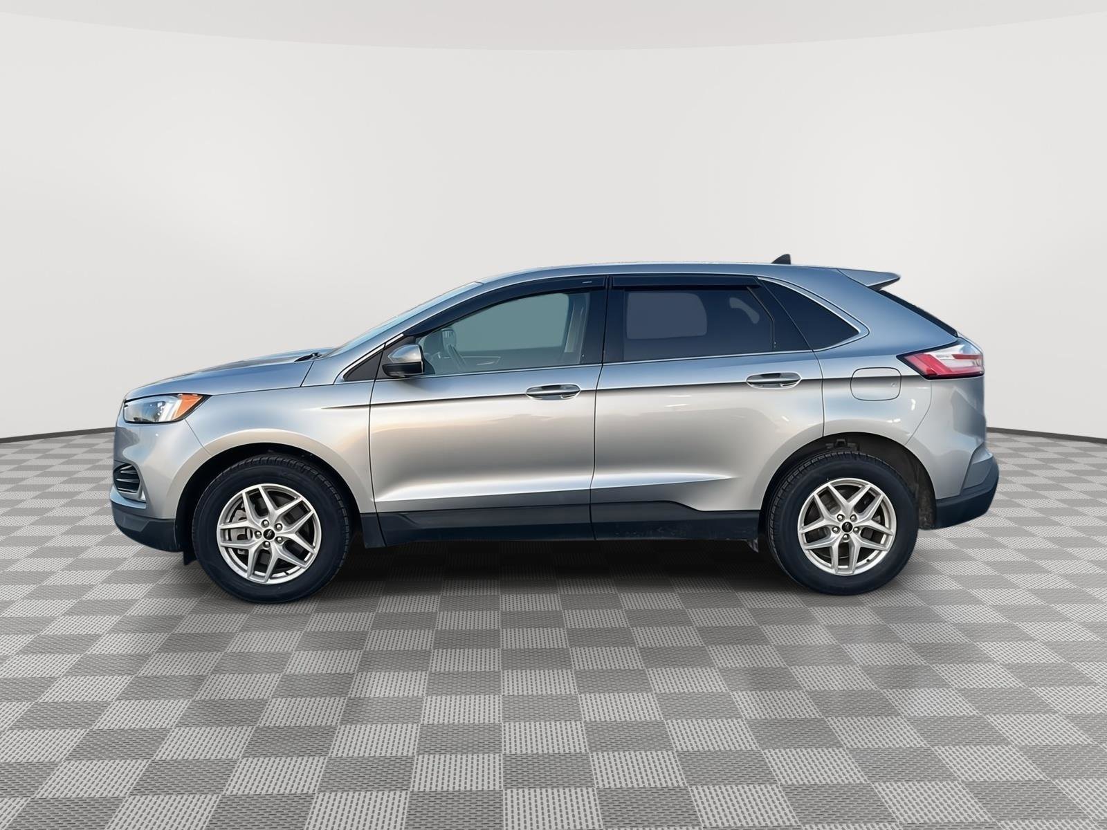 Certified 2024 Ford Edge SEL w/ Convenience Package image 2