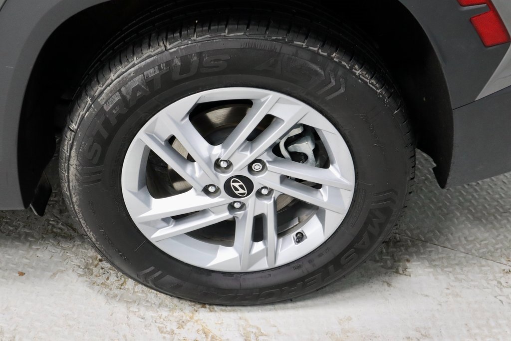 Used 2025 Hyundai Tucson SE image 18