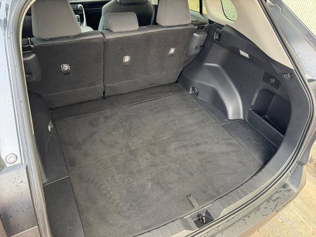 Used 2021 Toyota RAV4 XLE FWD image 16