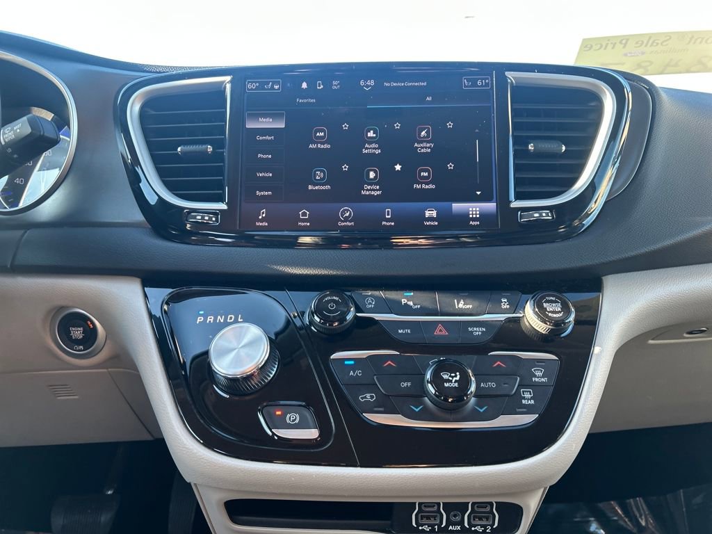 Used 2024 Chrysler Pacifica Touring-L image 27