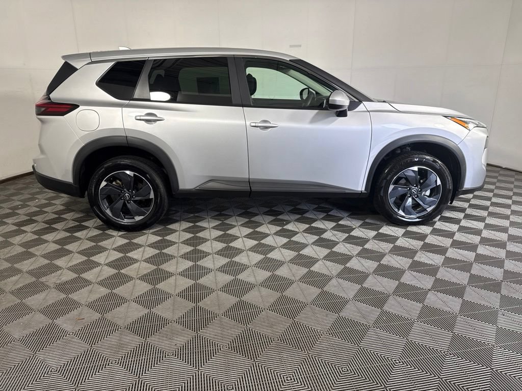 Used 2024 Nissan Rogue SV AWD/4WD image 12