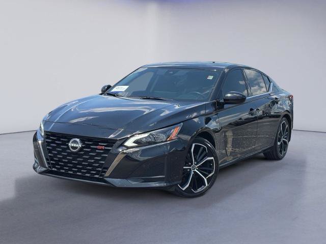 Used 2024 Nissan Altima 2.5 SR w/ SR Premium Package FWD image 2