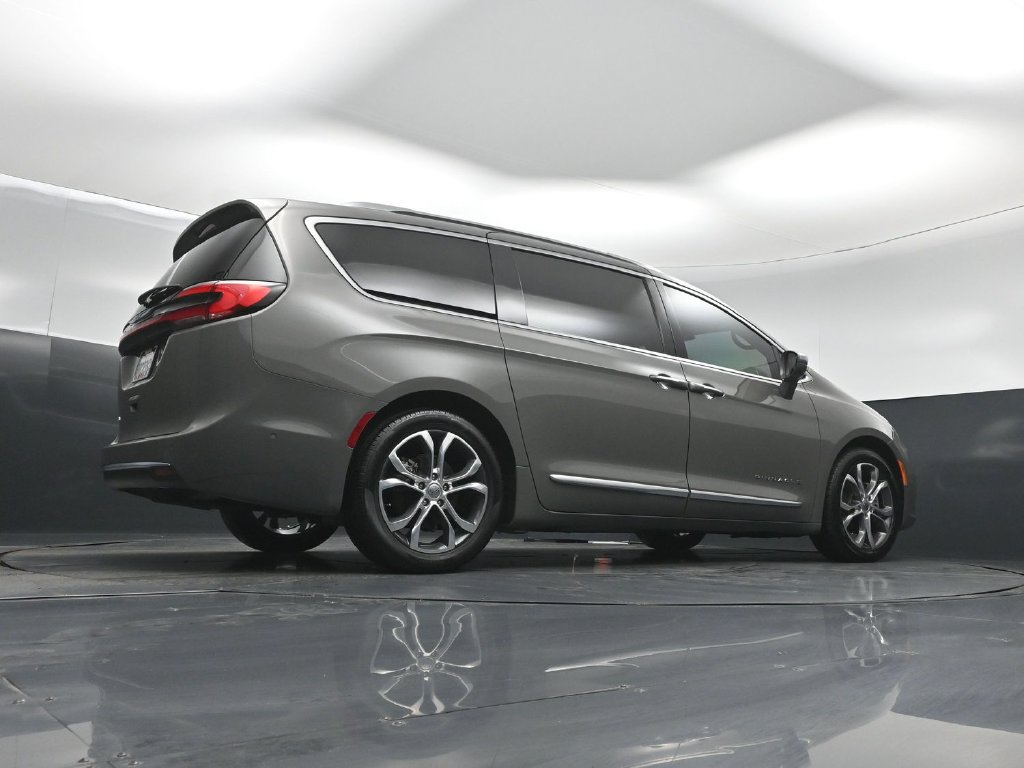 Used 2024 Chrysler Pacifica Pinnacle FWD image 40