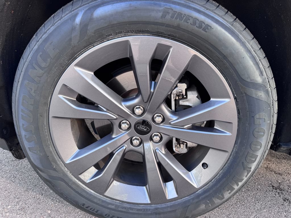 Certified 2023 Ford Explorer XLT w/ Equipment Group 202A AWD/4WD image 8