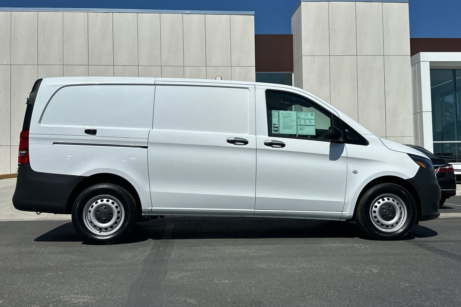 Used 2022 Mercedes-Benz Metris image 2