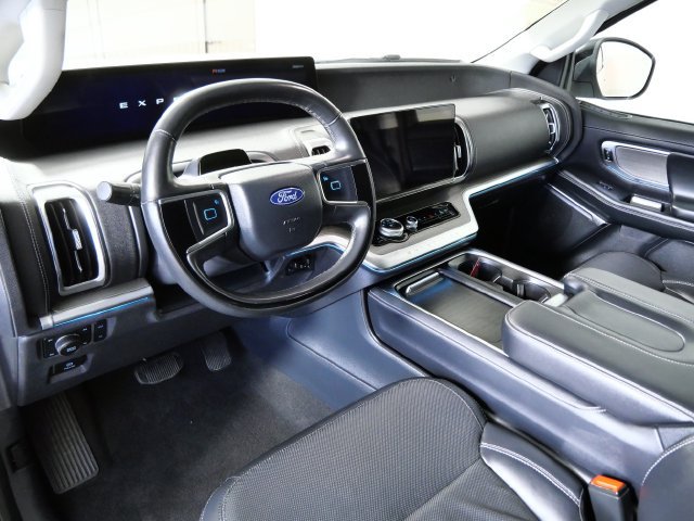 Certified 2025 Ford Expedition Max Platinum AWD/4WD image 4