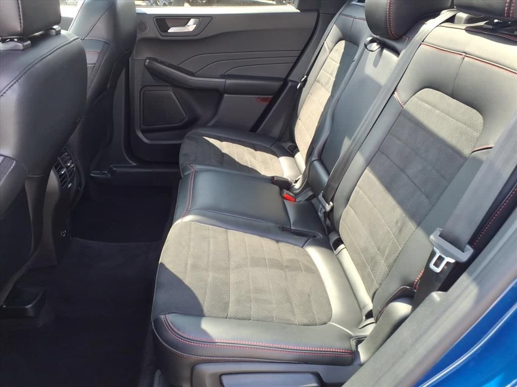 Certified 2022 Ford Escape SEL w/ SEL Stealth AWD Package image 18