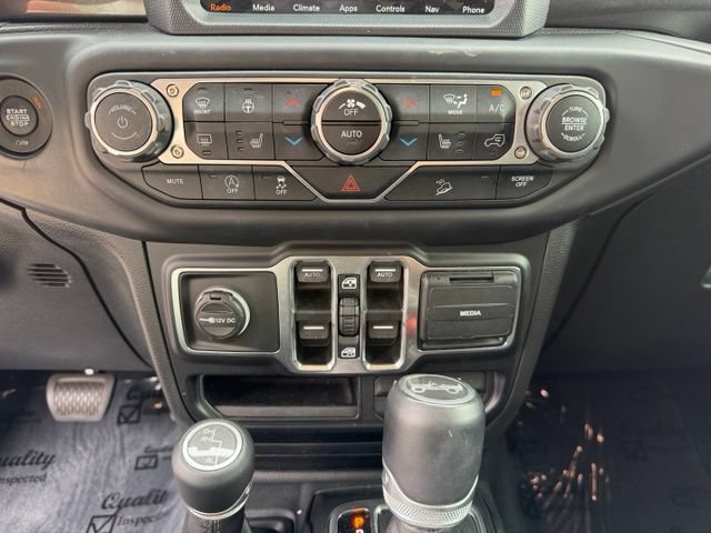 Used 2019 Jeep Wrangler Unlimited Sahara AWD/4WD image 17