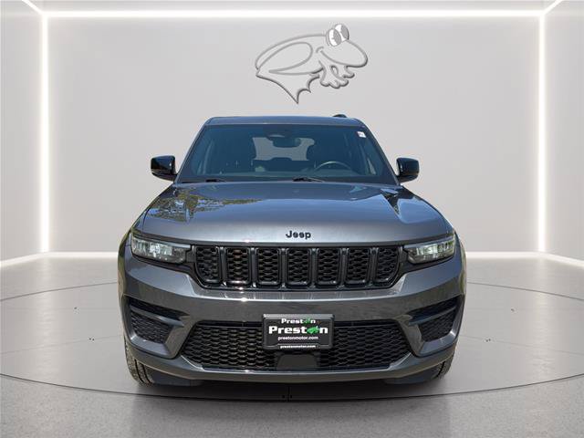 Used 2022 Jeep Grand Cherokee Altitude AWD/4WD image 8