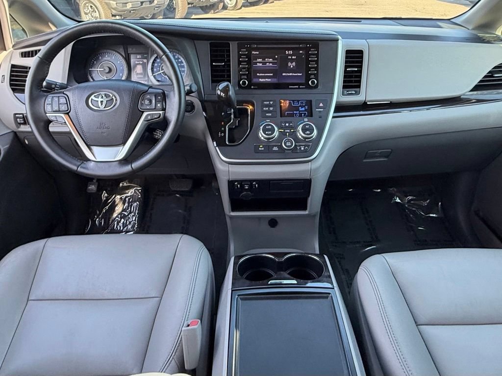 Used 2020 Toyota Sienna XLE FWD image 28