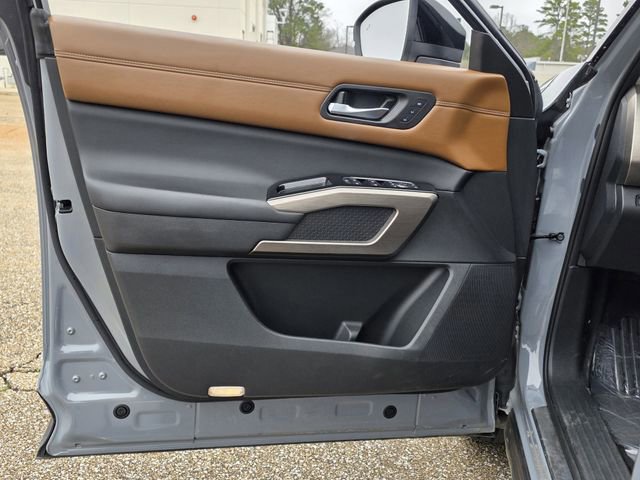 Used 2022 Nissan Pathfinder Platinum w/ Lighting Package (N92) image 14