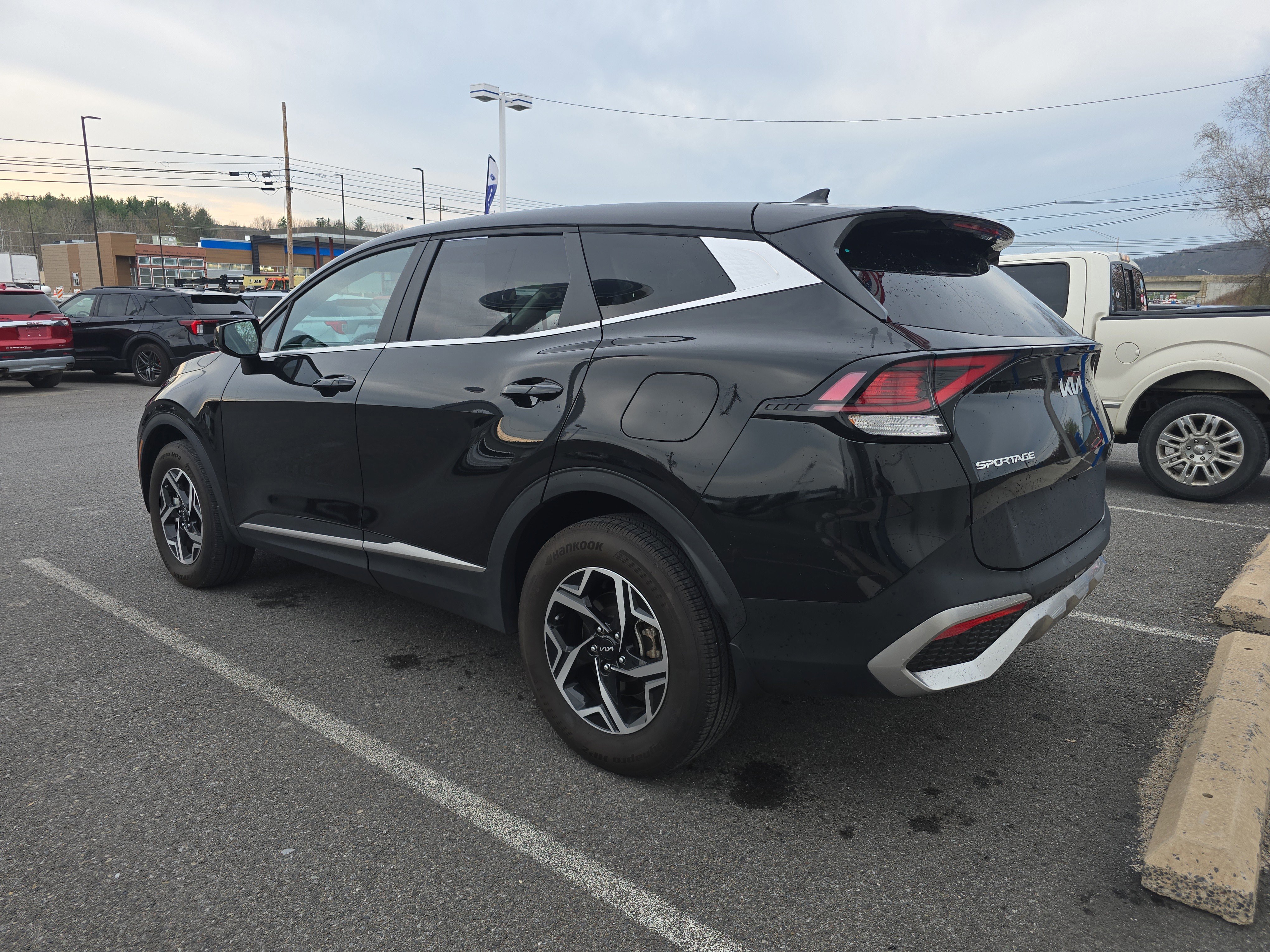 Used 2023 Kia Sportage LX AWD/4WD image 3