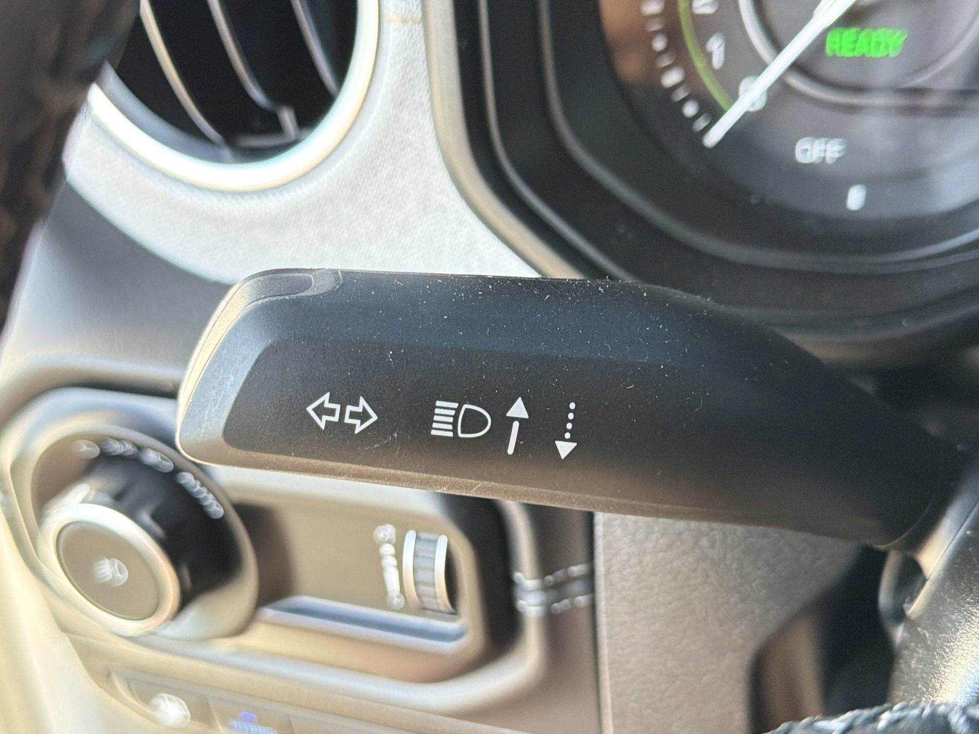 Used 2025 Jeep Wrangler Unlimited Sahara AWD/4WD image 23