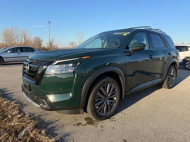 Used 2024 Nissan Pathfinder SL w/ SL Premium Package image 5